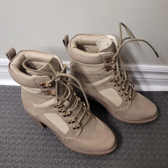 Boots - Picture 6 of 6